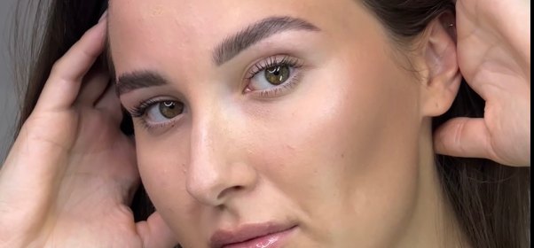 Eyebrow tinting and shaping at DA Beauty Bar, Brickell