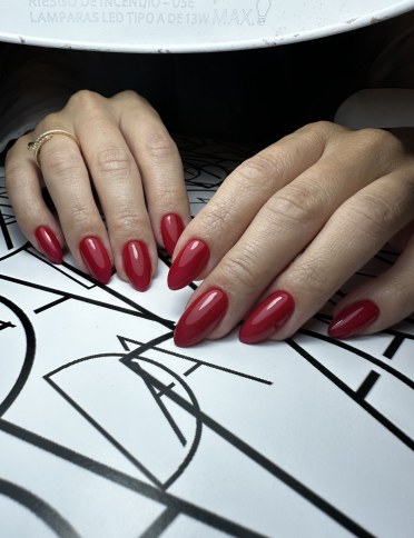 Red almond nails